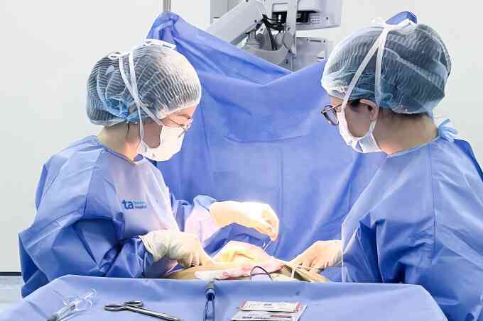 Nhiều nhân giáp gây nổi bướu vùng cổ người phụ nữ
