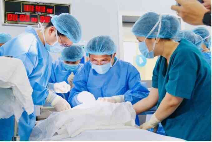 Cứu sống em bé suy tim ngưng thở sau một phút chào đời