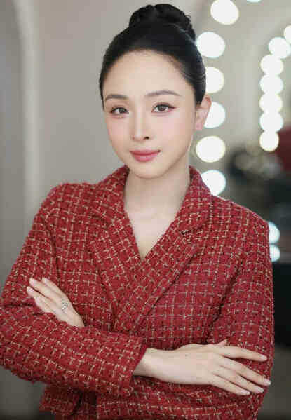 Hoa hậu Trương Hồ Phương Nga ‘tái xuất