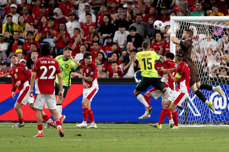 Indonesia thua thảm Australia: Kluivert cũng thường thôi