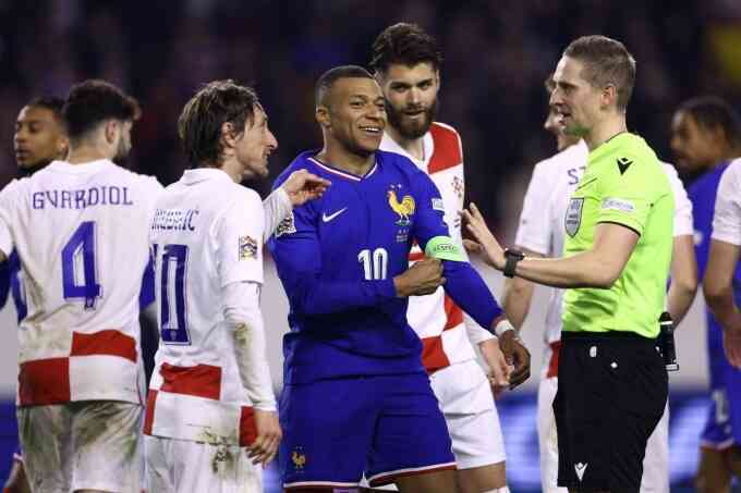 Modric chỉ mặt, mắng Mbappe ăn vạ