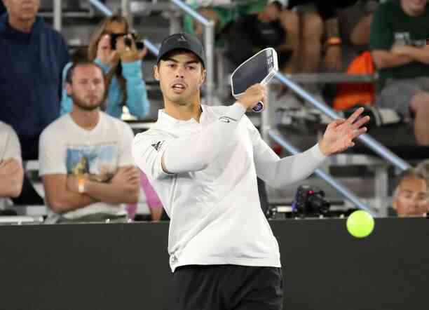 Người chơi pickleball thận trọng khi sử dụng miếng dán chì