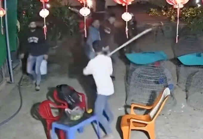 5 nghi phạm xông vào nhà chém gục người đàn ông bị bắt