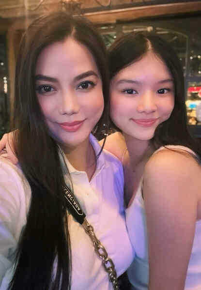 Trương Ngọc Ánh và con gái 