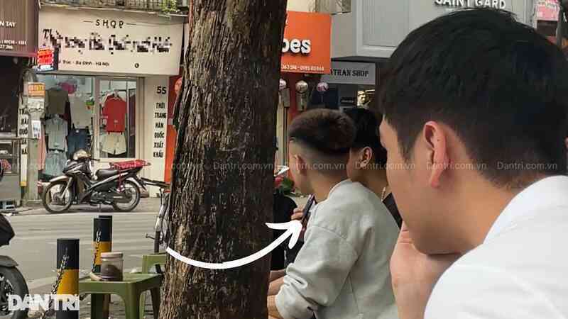 Mặc lệnh cấm, thuốc lá điện tử "nhởn nhơ" giữa Thủ đô
