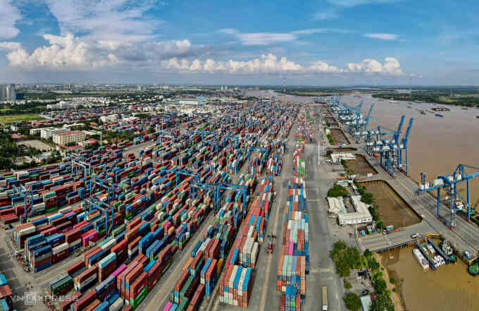 Một doanh nghiệp ở châu Phi muốn mua hơn 2.100 container