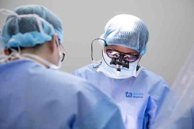 Hai tháng nỗ lực cứu người nhiễm trùng nặng van tim