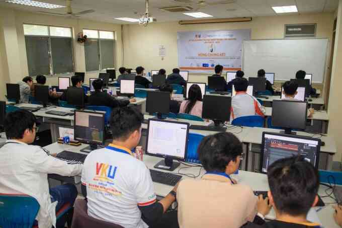 Hanwha Life đẩy mạnh tài trợ cuộc thi về công nghệ thông tin