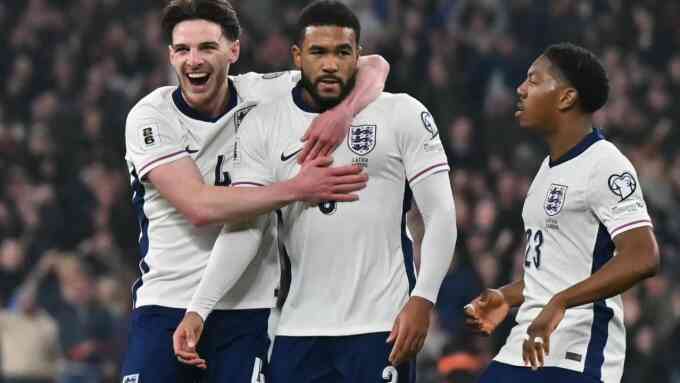 Hậu vệ Chelsea sút phạt giúp tuyển Anh thắng đậm