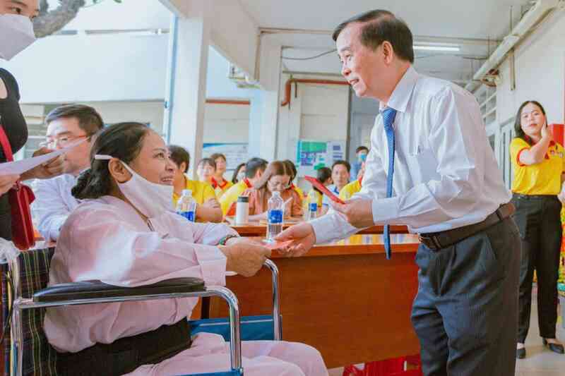 Những người thầm lặng bên bệnh nhân hiến tạng chết não lúc khó khăn nhất