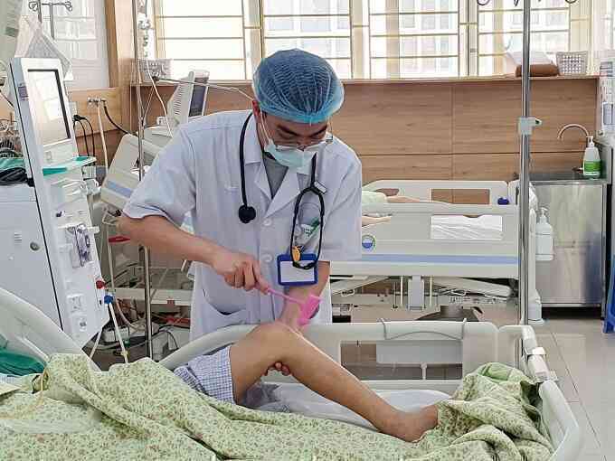 Thập tử nhất sinh sau khi nhịn ăn, uống nước kiềm chữa bệnh