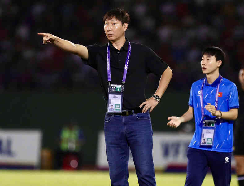 Tuyển Việt Nam thắng đậm Lào, HLV Kim Sang Sik vẫn… tiếc
