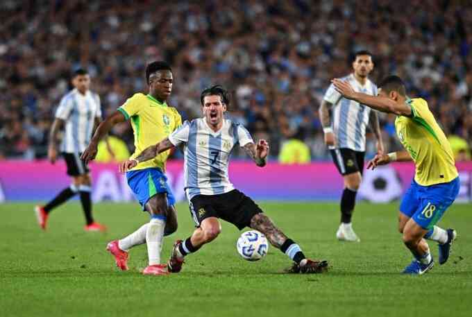 Argentina vùi dập Brazil trong ngày giành vé dự World Cup