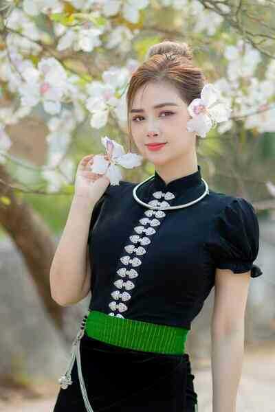 Dương Hoàng Yến bức xúc vì bị đồn qua đời sau khi liệt dây thần kinh số 7