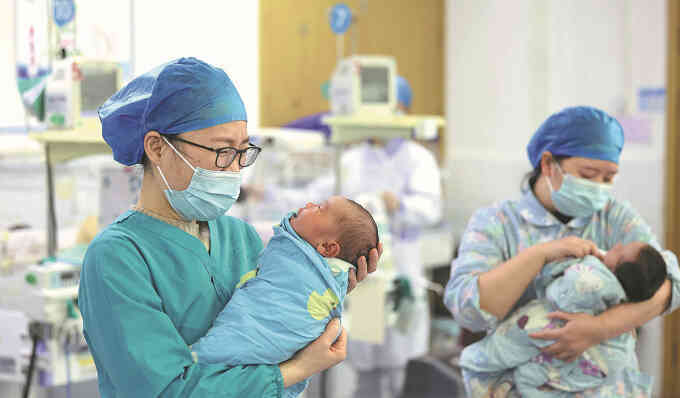 Trung Quốc đặt cược với chính sách khuyến sinh bằng tiền mặt