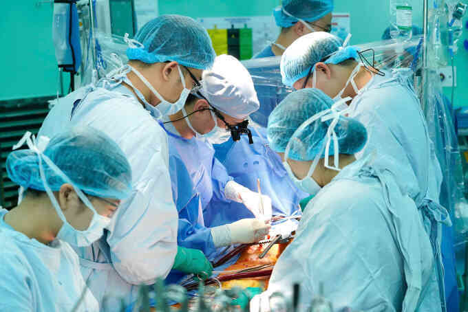 Cứu sống cụ ông vừa nhồi máu cơ tim vừa nhồi máu não
