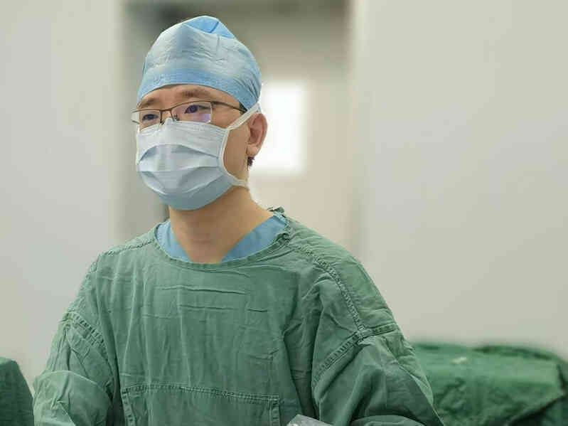 Người đàn ông bị liệt chỉ sau một đêm, bác sĩ cảnh báo 