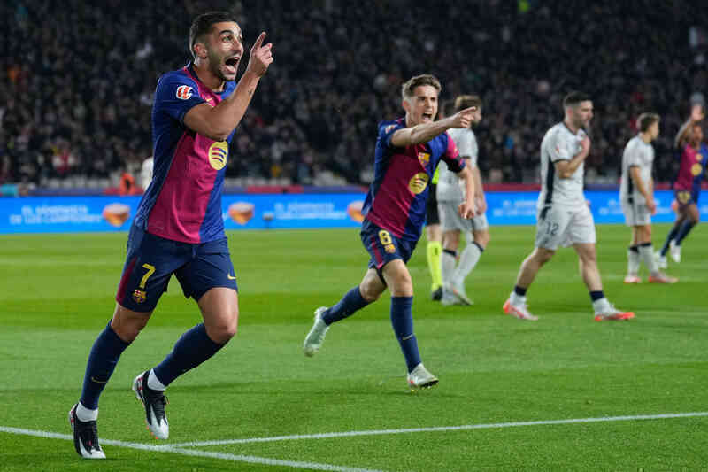 Barca bay cao ở La Liga: Niềm kiêu hãnh và nỗi lo Dani Olmo