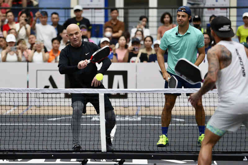 Ben Joins, Agassi khuấy động Pickleball Legends Tour 2025 tại Hà Nội
