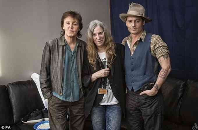 Johnny Depp hát tôn vinh `biểu tượng punk rock` Patti Smith