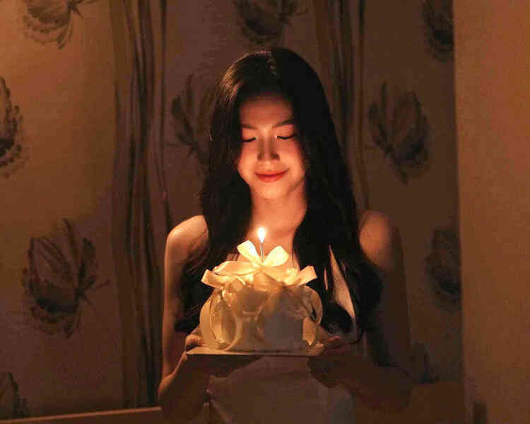 Ngắm vẻ đẹp vạn người mê của hoa khôi bóng chuyền Kim Thanh