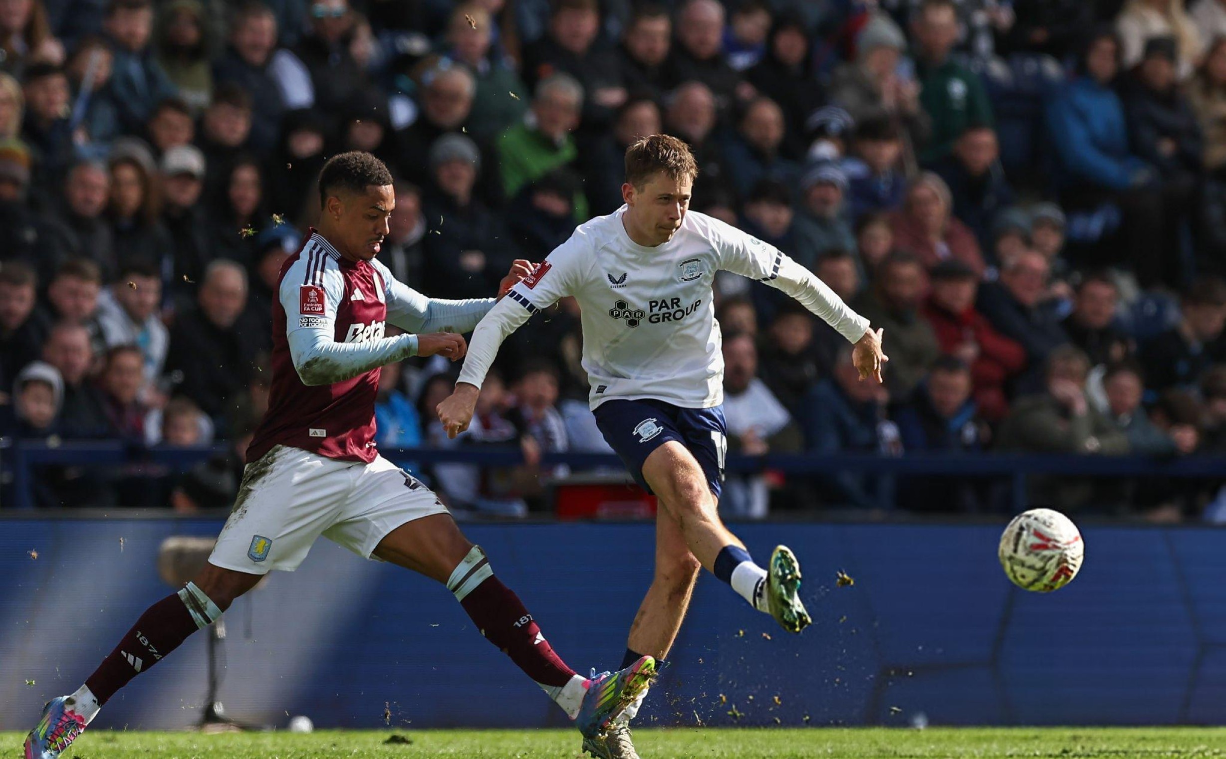 Rashford tỏa sáng đưa Aston Villa vào bán kết FA Cup