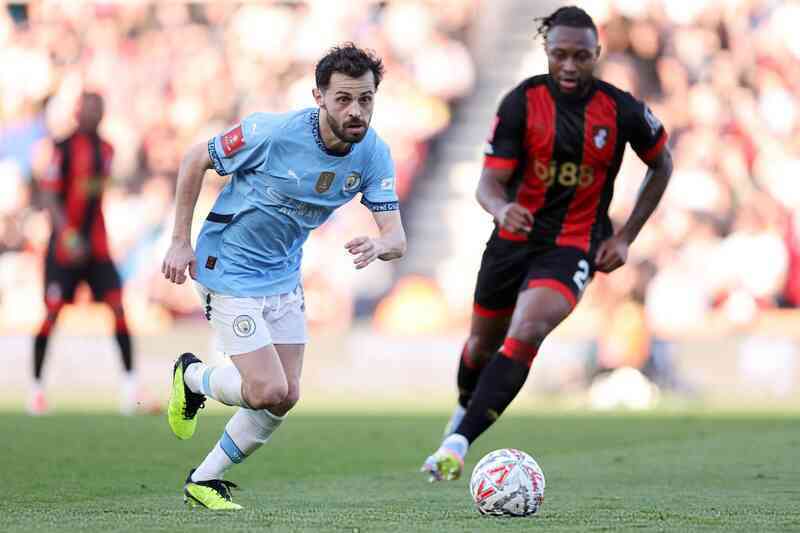 Haaland lập công chuộc lỗi, Man City vào bán kết FA Cup