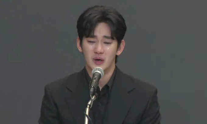 Kim Soo Hyun: Tôi sống trong sợ hãi