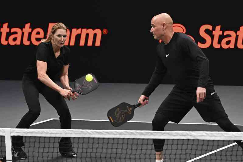 Nguyên tắc chơi pickleball của vợ chồng Andre Agassi và Steffi Graf