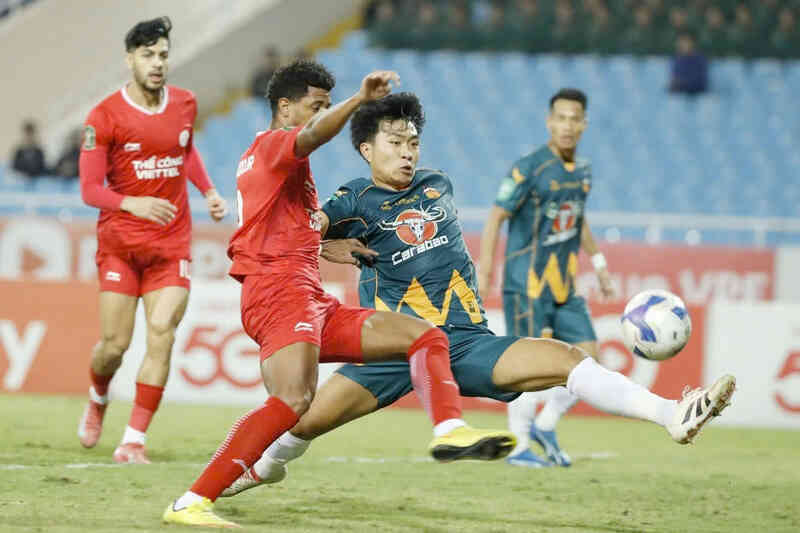 Trung vệ tuyển Việt Nam chấn thương, HLV Kim Sang Sik thấp thỏm