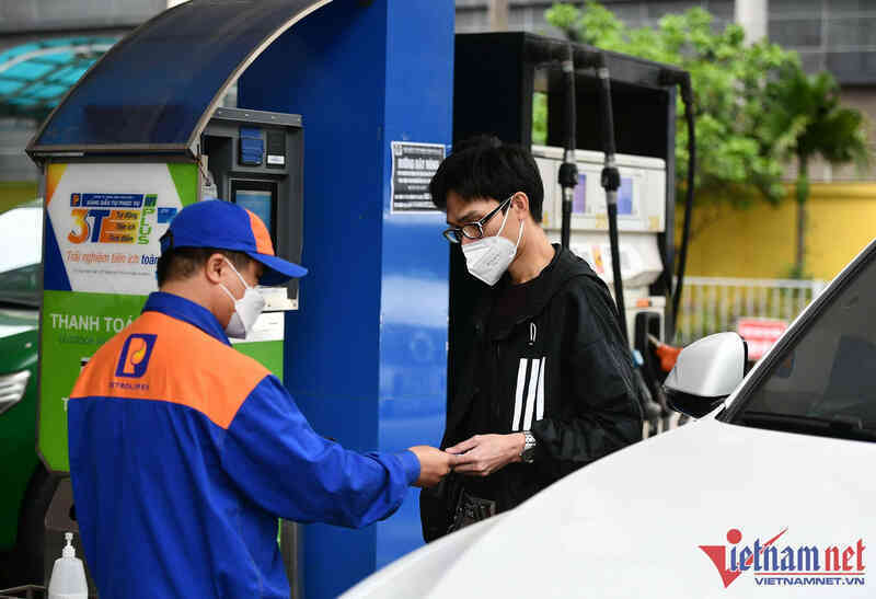 Giá xăng trong nước ngày mai có thể giảm gần 1.000 đồng/lít