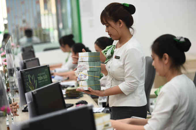 Ngân hàng cắt giảm nhân sự - mới cục bộ, chưa thành làn sóng