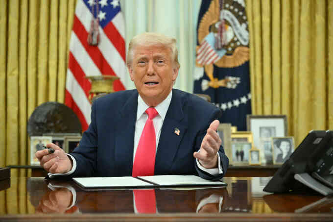 Ông Trump muốn áp thuế đối ứng gỗ, sữa Canada