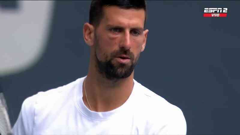 Djokovic bị đau mắt khi thi đấu chung kết Miami Open 2025