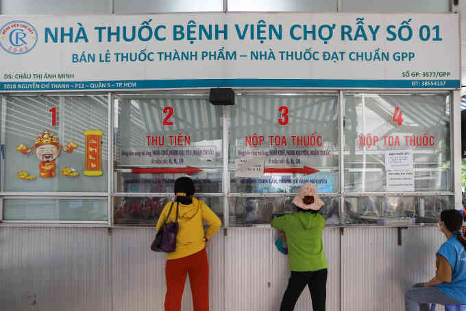 Bệnh viện đầu tiên hỗ trợ mua BHYT cho bệnh nhân