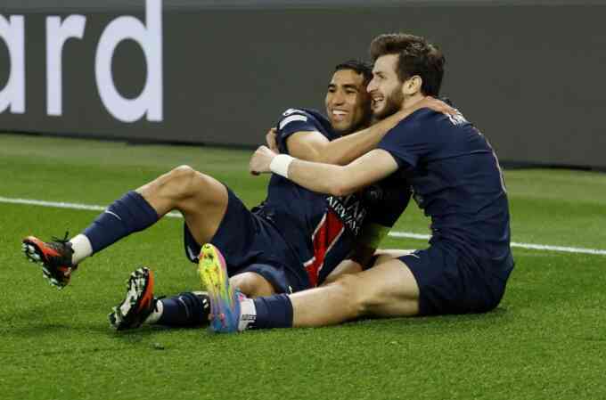 PSG đặt một chân vào bán kết Champions League