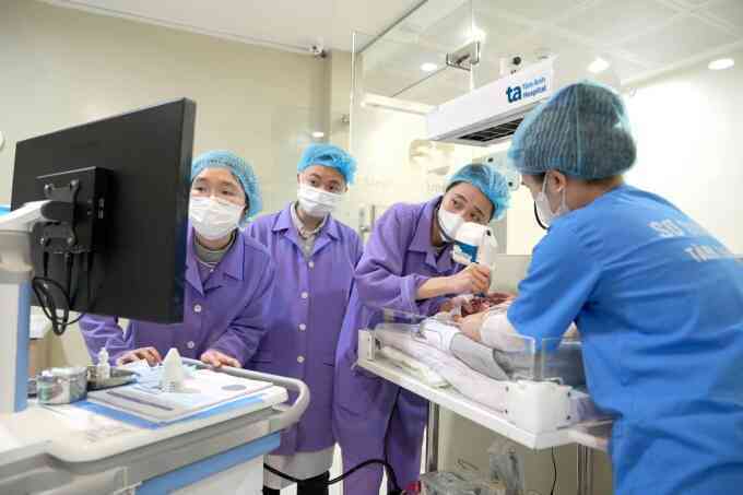 Bảo tồn thị lực bé gái sinh non nặng 700 g