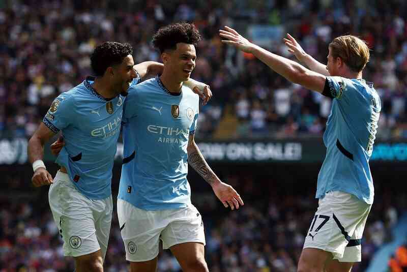 Man City thắng tưng bừng Crystal Palace dù bị dẫn trước 2 bàn