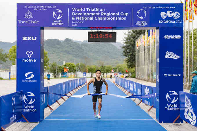 Lâm Quang Nhật năm thứ ba liên tiếp phá kỷ lục quốc gia triathlon