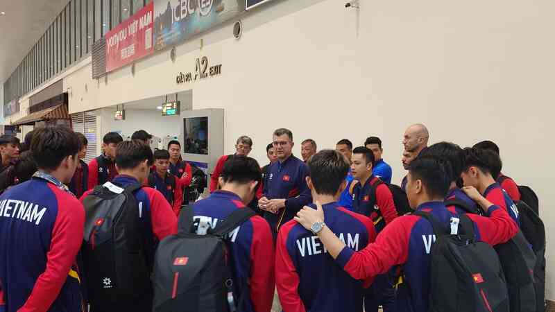 U17 Việt Nam về nước, HLV Cristiano Roland nói lời tâm huyết