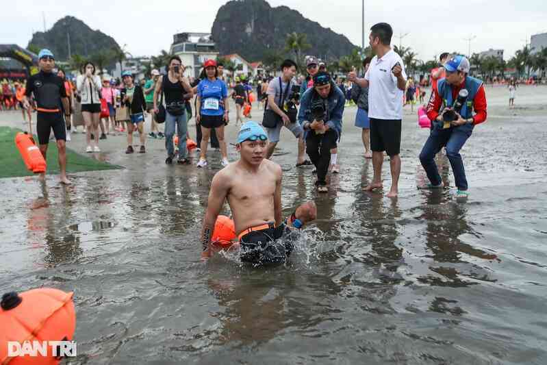 VĐV đặc biệt ở Aqua Warriors Halong Bay khiến nhiều người vỗ tay nể phục