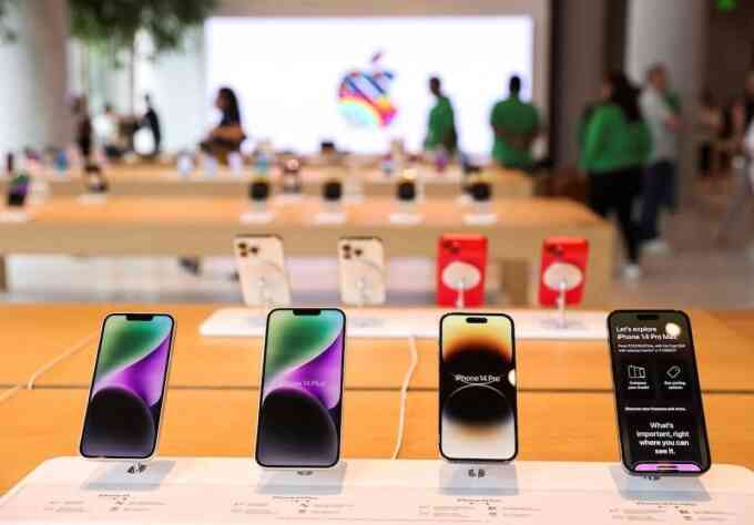 Ông Trump: Smartphone, máy tính, đồ điện tử sẽ bị áp thuế mới