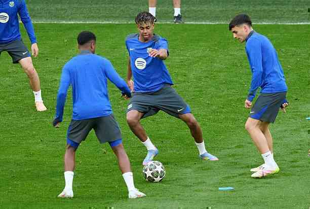 HLV Barcelona: "Chuỗi trận bất bại sẽ vô nghĩa nếu thua Dortmund"