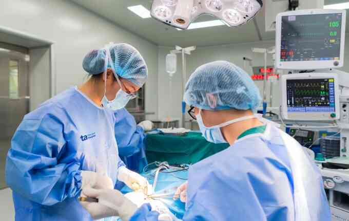 Người lớn tuổi cấy điện cực ốc tai được không?