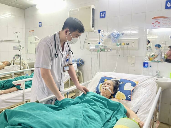 Hồi sinh cụ bà ngừng tim, gia đình từng xin về