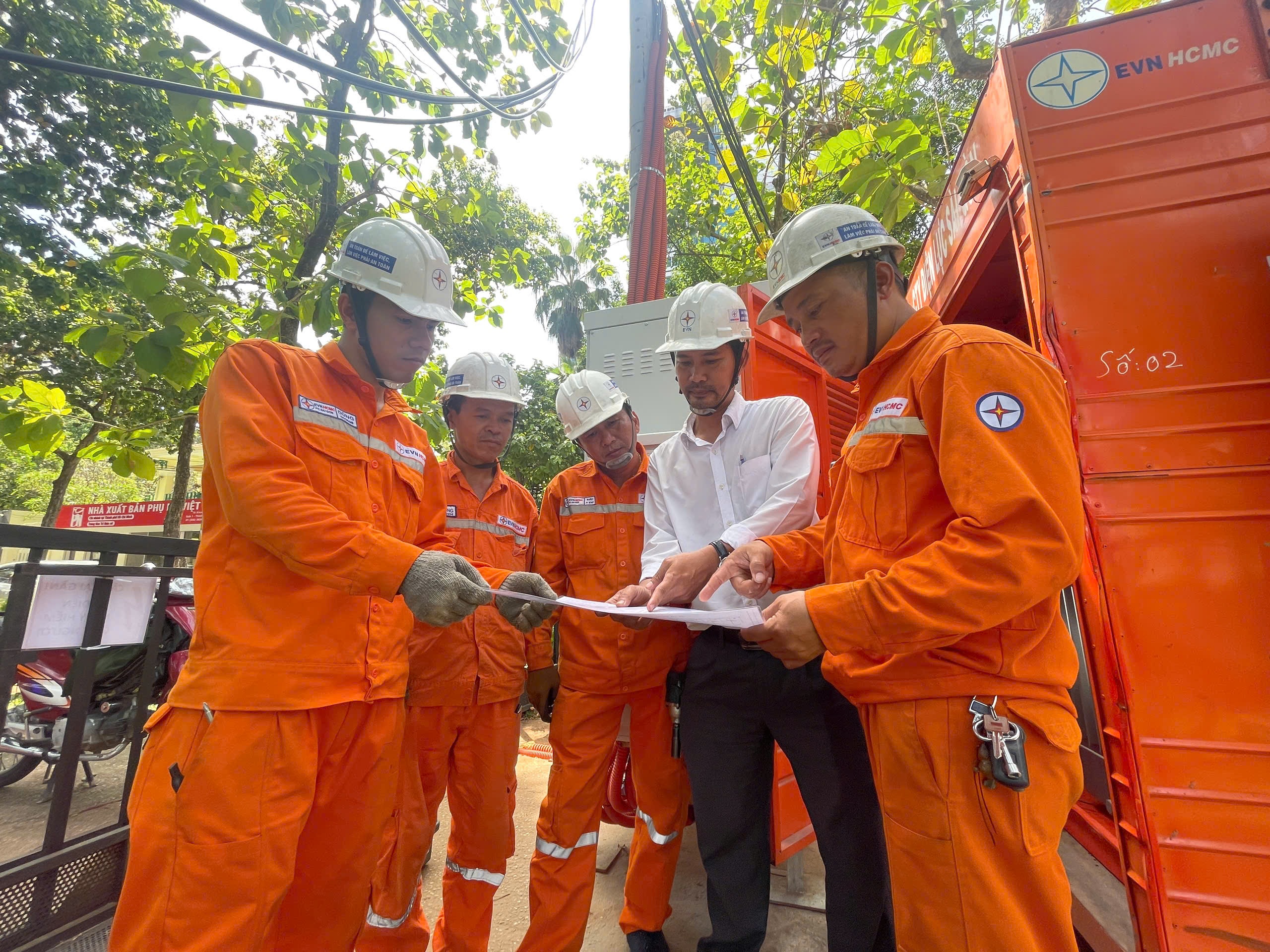 Điện lực TPHCM sẵn sàng nguồn điện phục vụ đại lễ