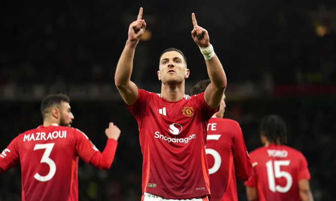 Maguire tỏa sáng, Man Utd thắng 7-6 ở tứ kết Europa League