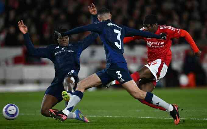 Ferdinand dạy lại cách phòng ngự cho cầu thủ Man Utd