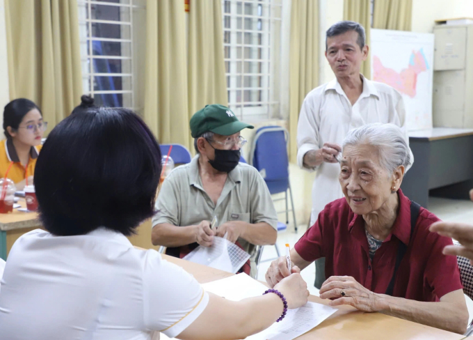 Thủ tướng yêu cầu chi trả lương hưu tháng 5 sớm