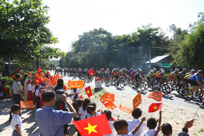 Cua-rơ Nga giành Áo Đỏ giải xe đạp xuyên Việt